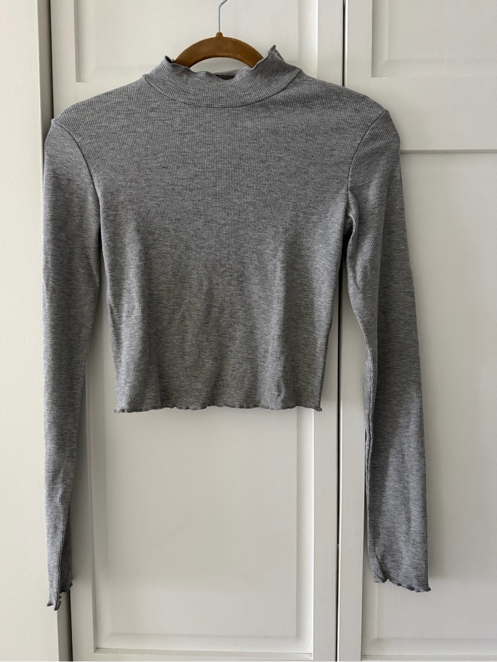 Ardene Heather Grey Mock Neck Lettuce Edge Crop Top S